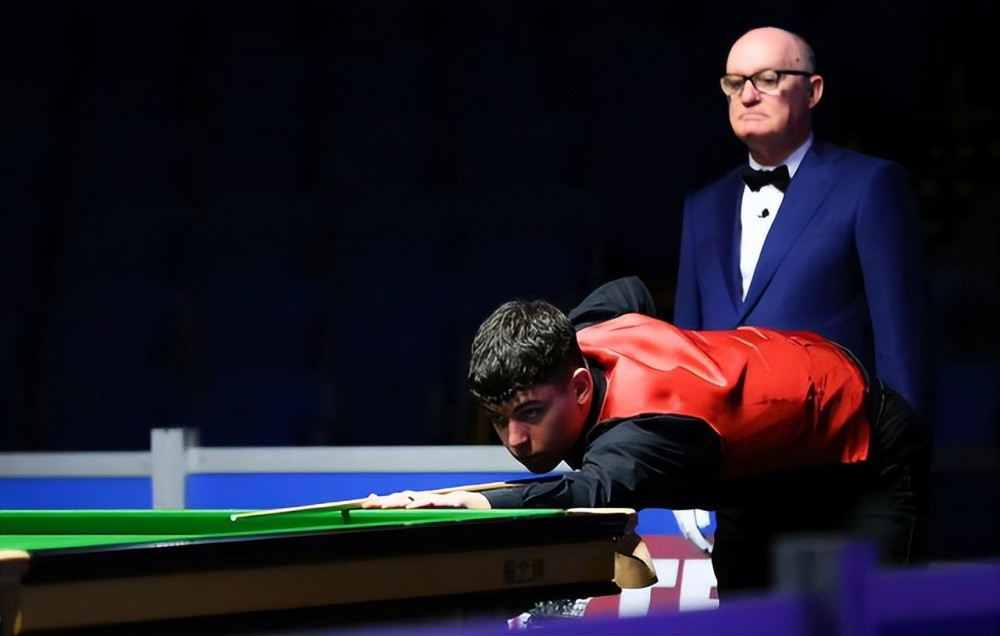 包含法国新秀表现出色，击败传统强队成功晋级半决赛的词条