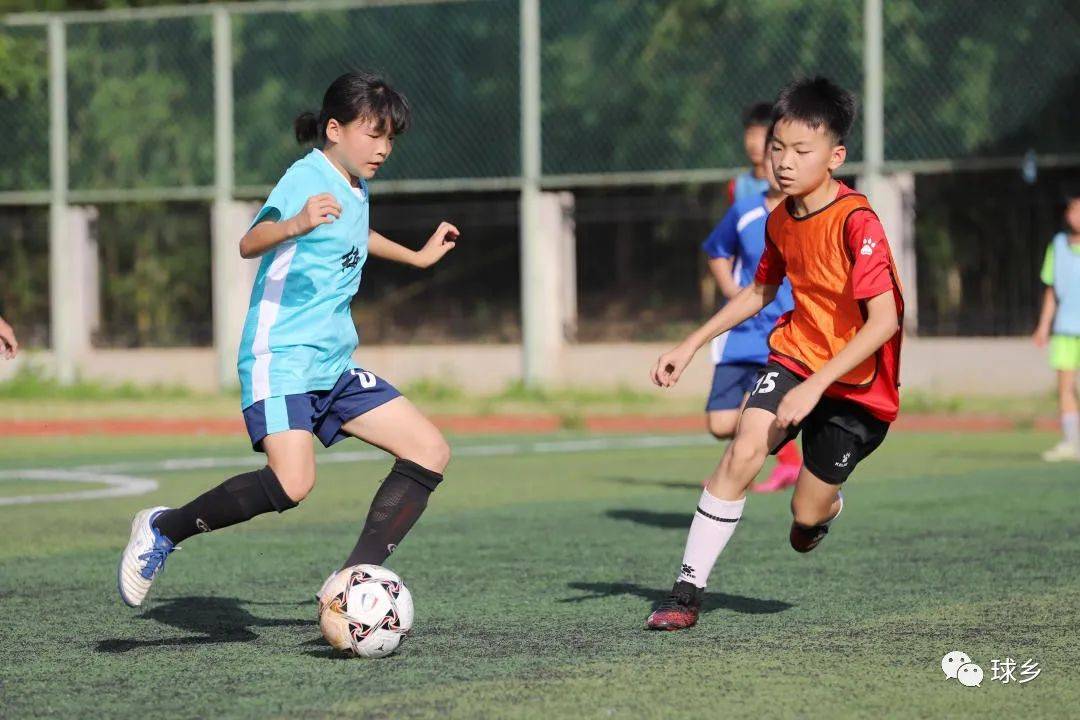 瑞士足球学院举办青少年足球夏令营