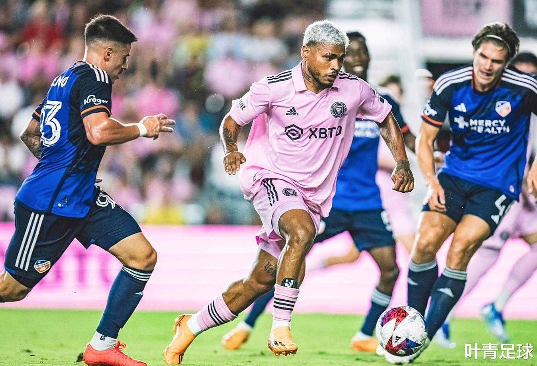 首尔球队遭遇困境，难以挽回败局