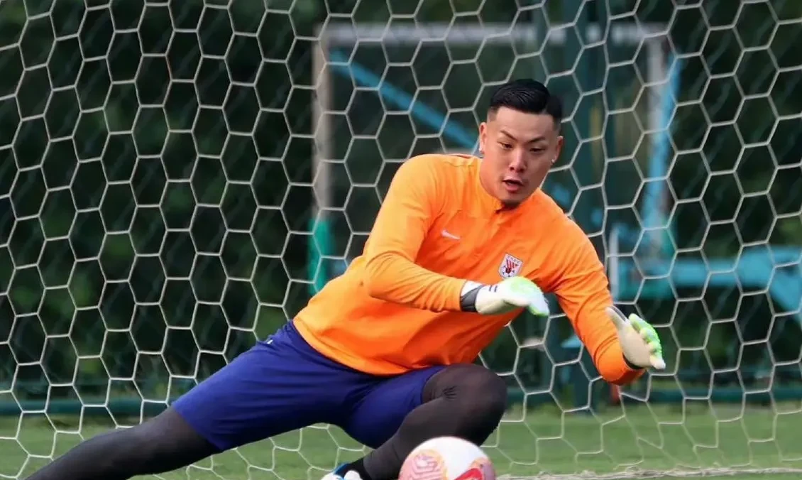 争夺冠军球员奋力拼搏，希望照耀前程的简单介绍