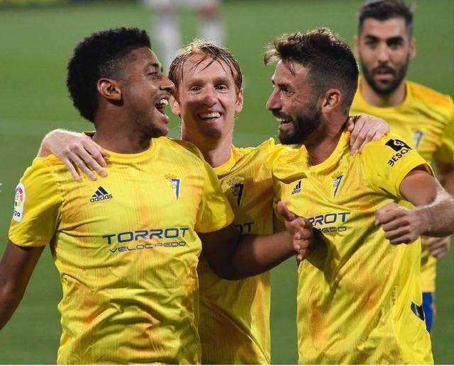 加的斯对阵维拉利尔的火爆比赛