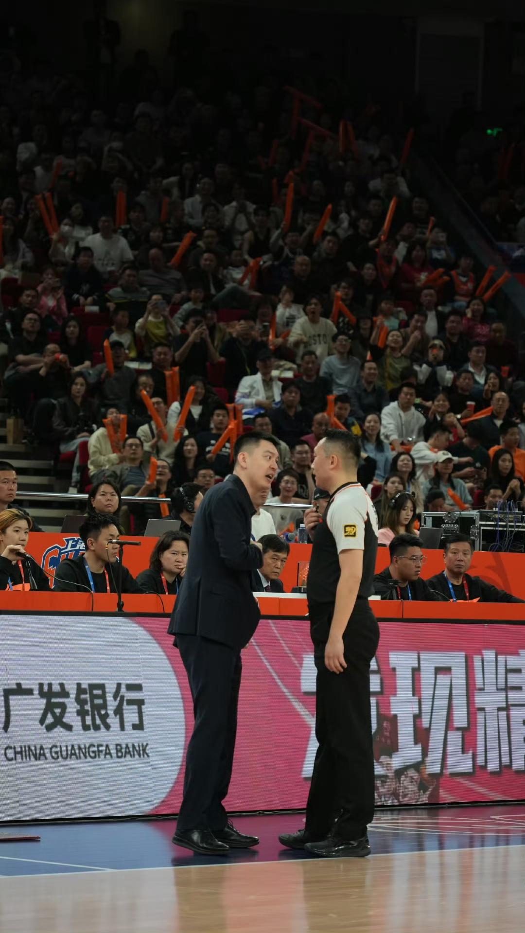 关于热那亚主场失利，球迷情绪低落失望的信息