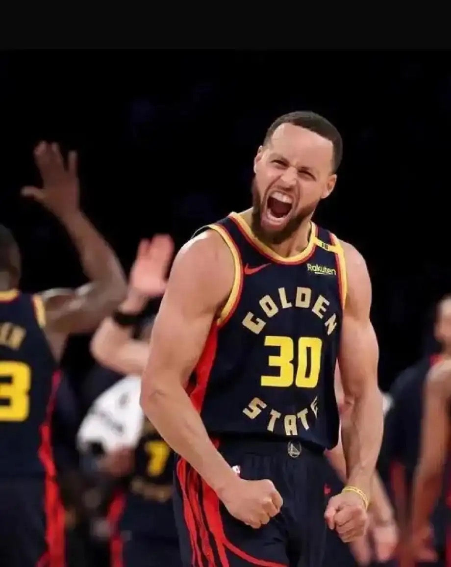 勇士大胜湖人，库里砍下30分