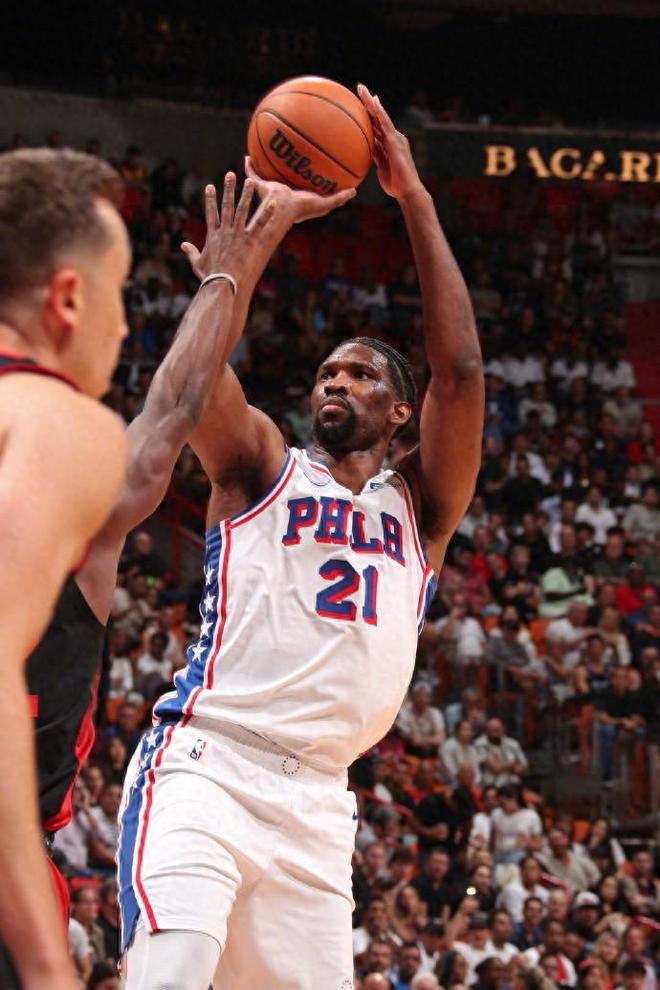 恩比德25+15再胜热火