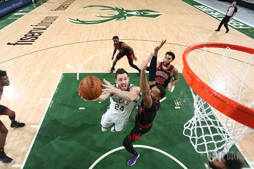 雄鹿大胜公牛成功晋级