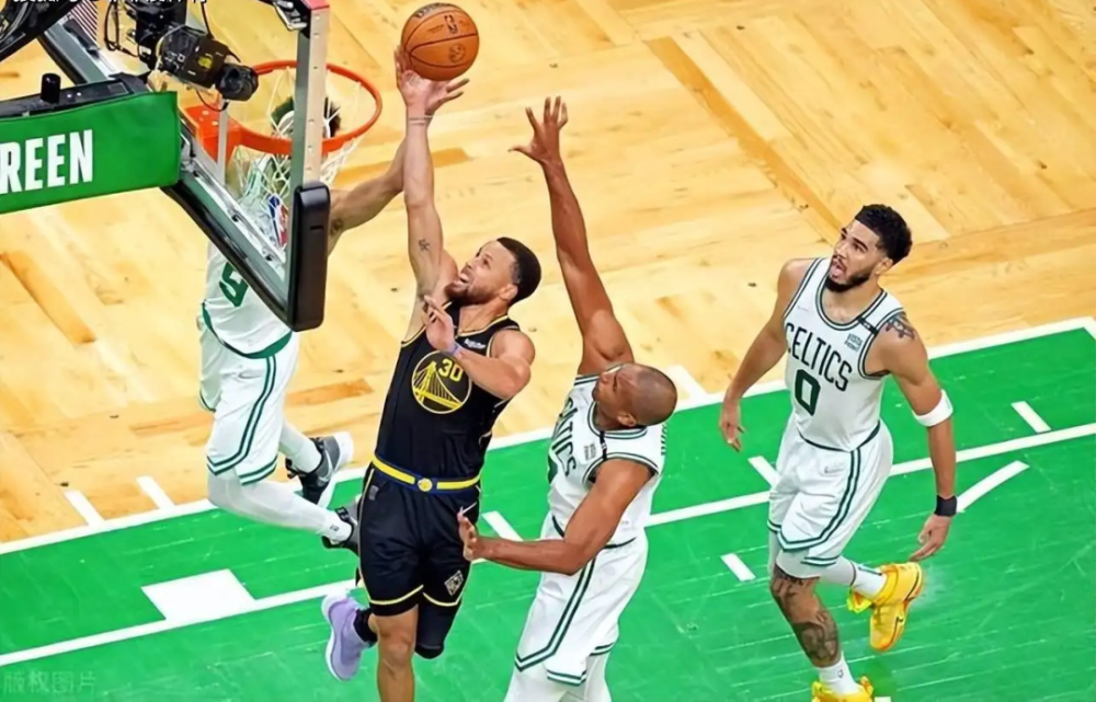 凯尔特人战胜活塞，继续胜势